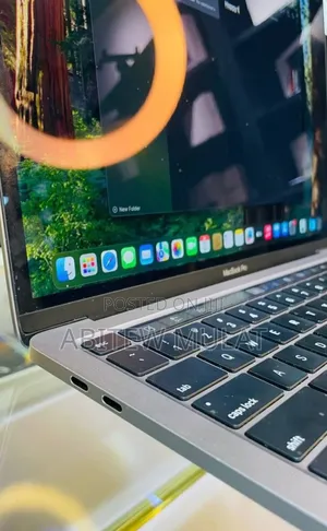 New Laptop Apple MacBook Pro M1 8GB Apple M1 SSD 256GB