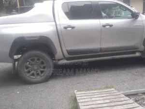 Toyota Land Cruiser 2021 Silver