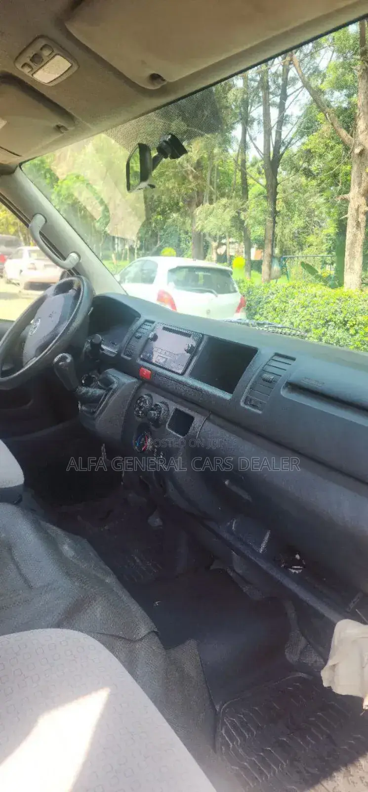 Toyota HiAce 2018 White