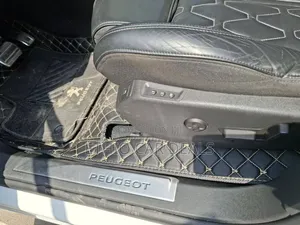 Peugeot 5008 2021 White