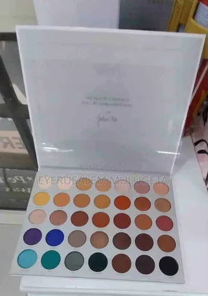 Photo - Orignal Morphe Eyeshadow, Mac Powder and Concealer