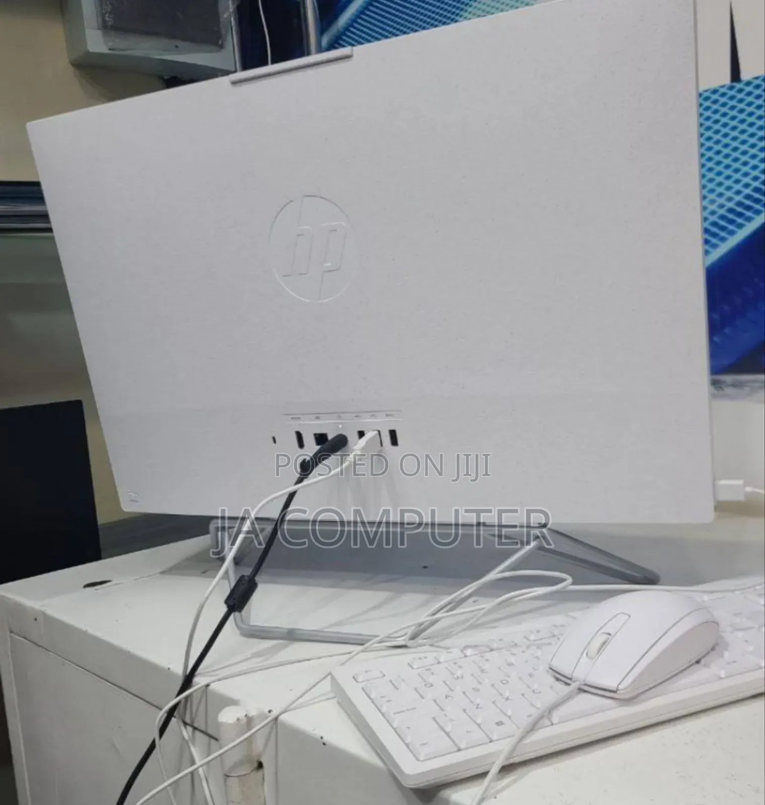 New HP 200 G4 22 All-in-One 8GB Intel Core I5 SSD 512GB