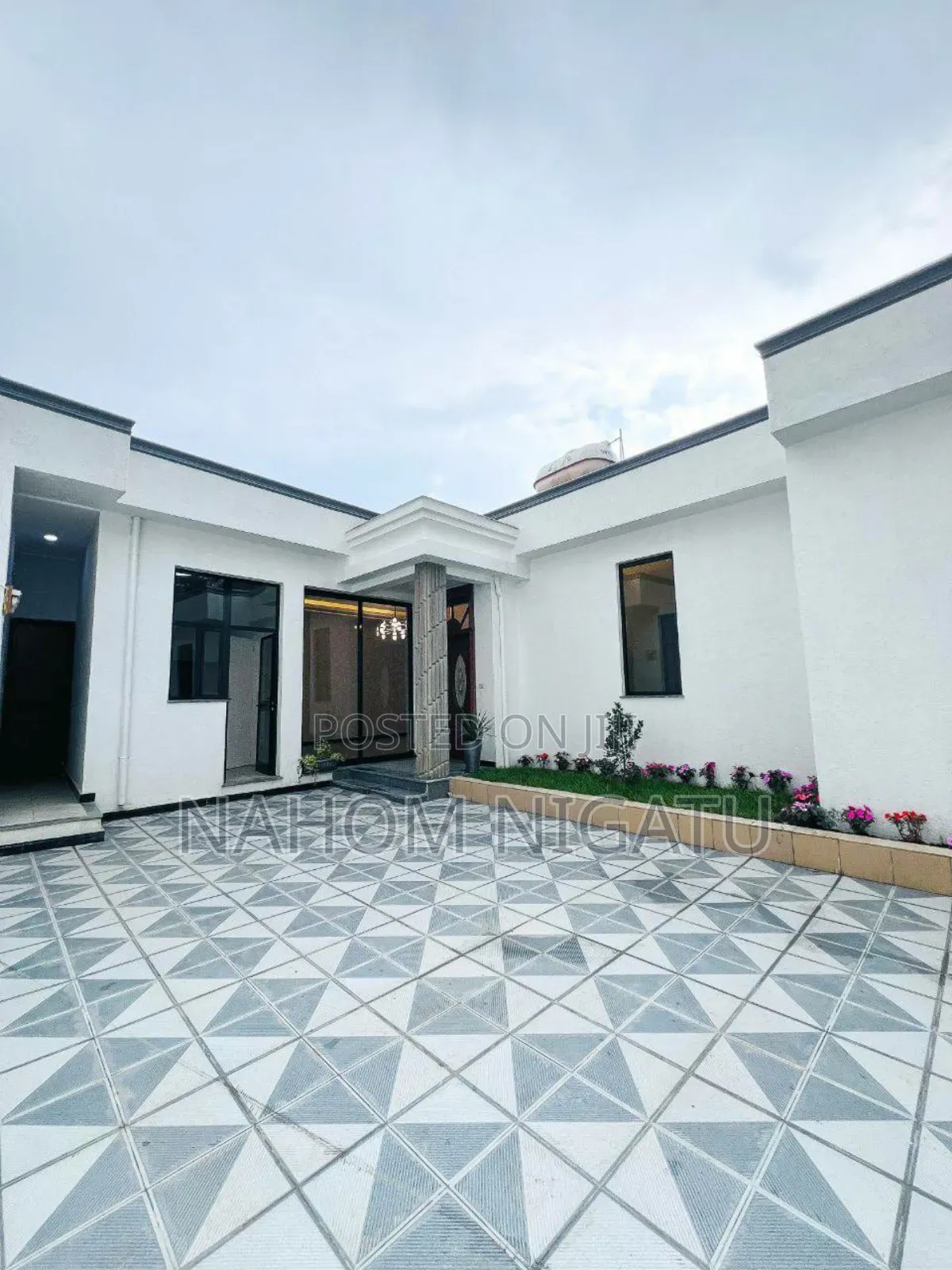 Furnished 4bdrm Villa in Yeka for sale