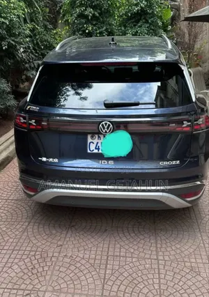Photo - Volkswagen ID.6 2023 Blue