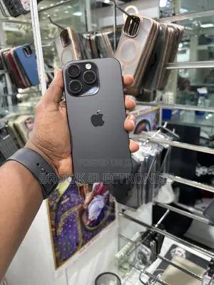 Photo - Apple iPhone 16 Pro 256 GB Black