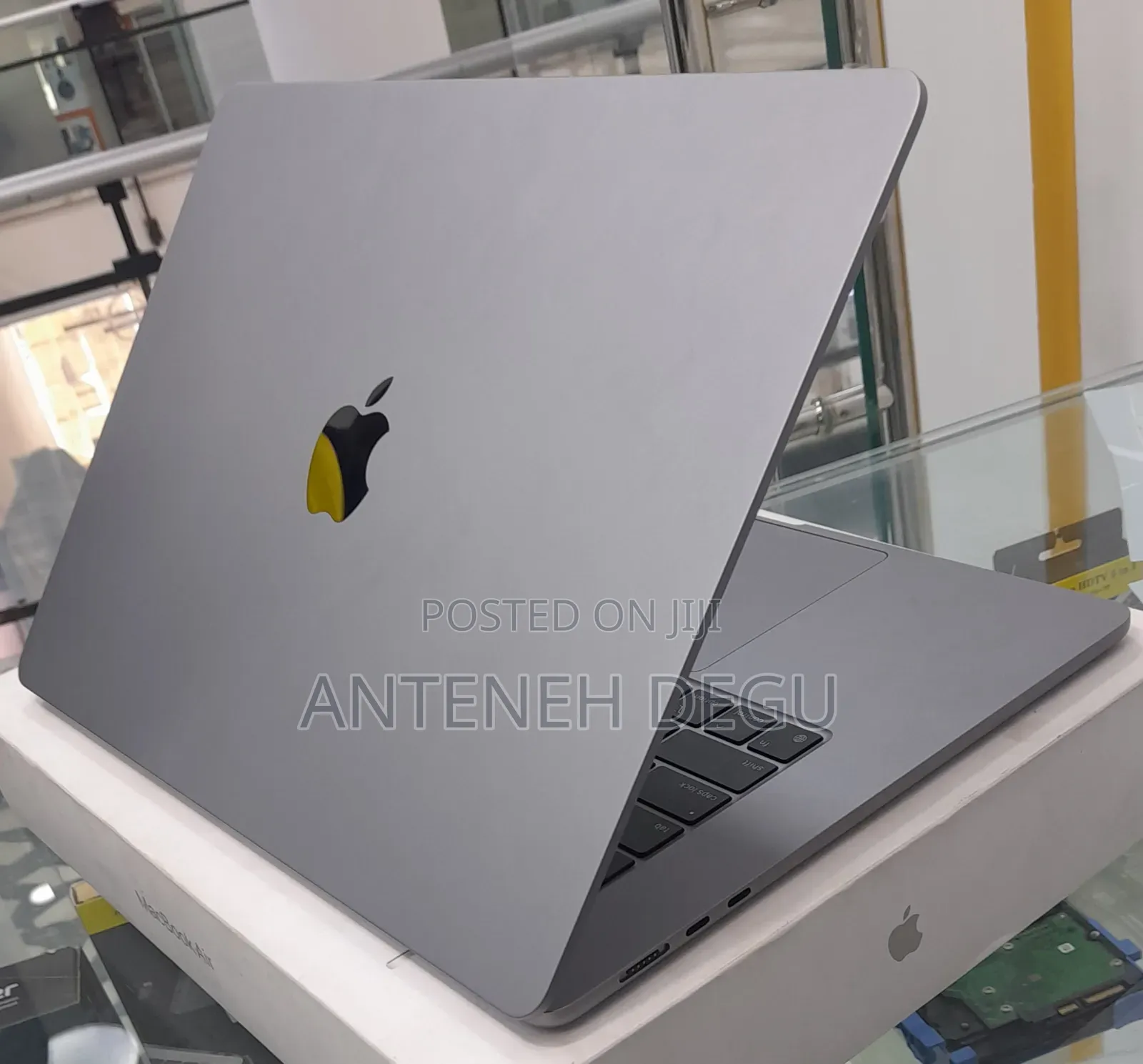 New Laptop Apple MacBook Air 2024 M3 15-Inch 8GB Apple M3 SSD 256GB