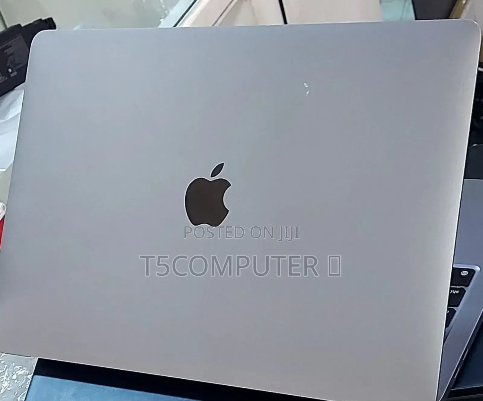 New Laptop Apple MacBook Pro 2022 M2 8GB Apple M2 SSD 256GB