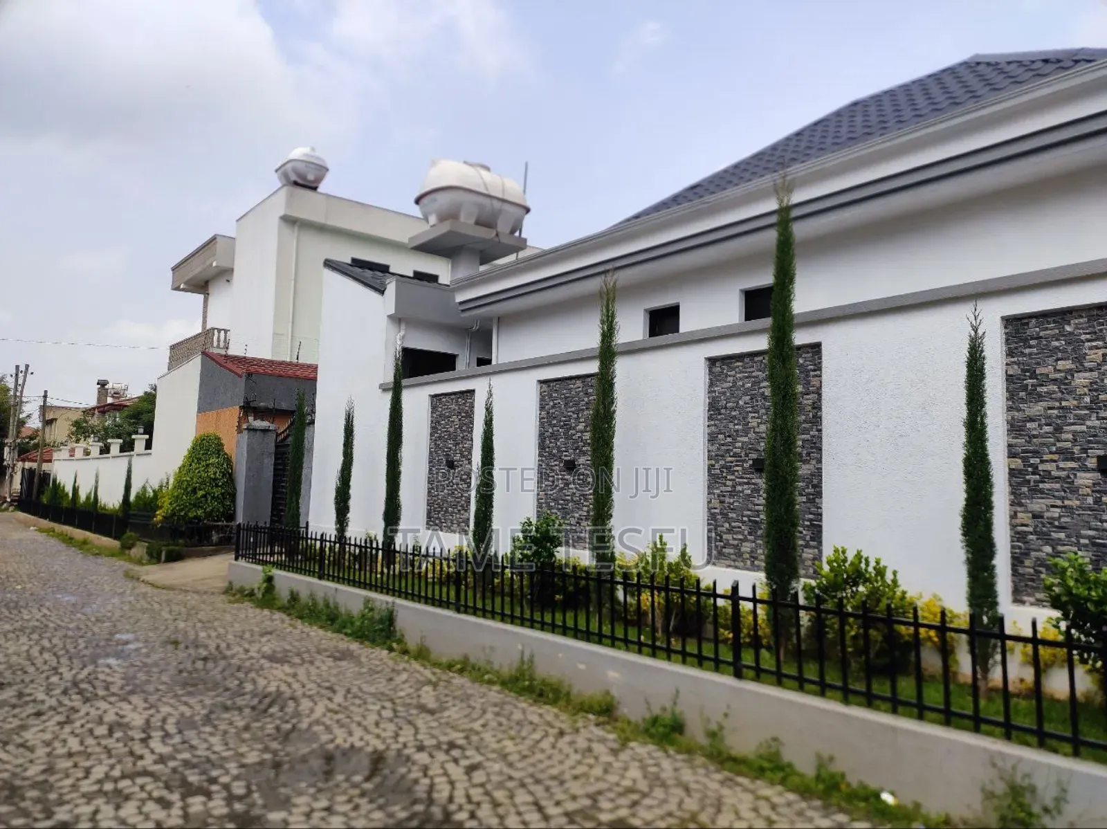 Furnished 3bdrm Villa in Hayat Compound, Bole for sale