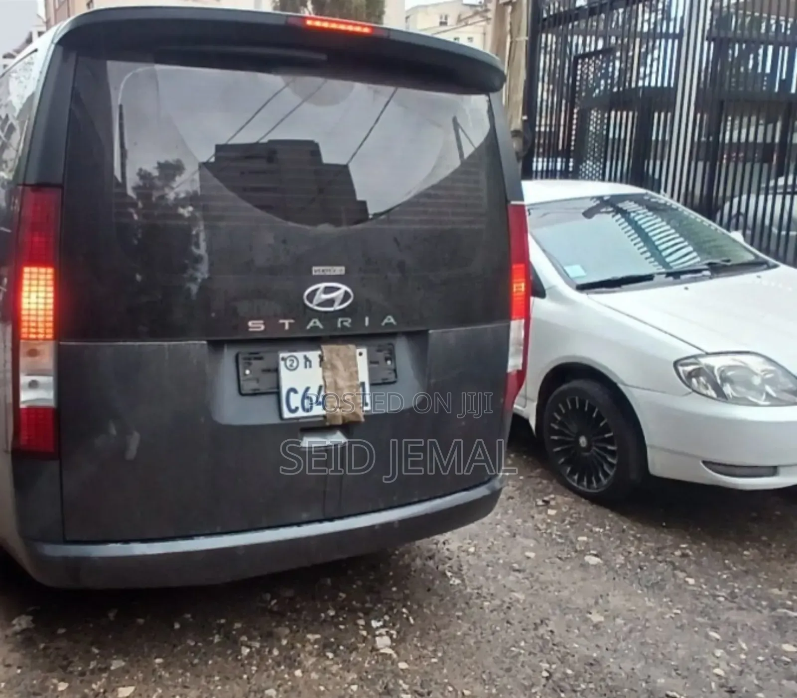 Hyundai Staria 2023 Gray