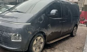 Hyundai Staria 2023 Gray