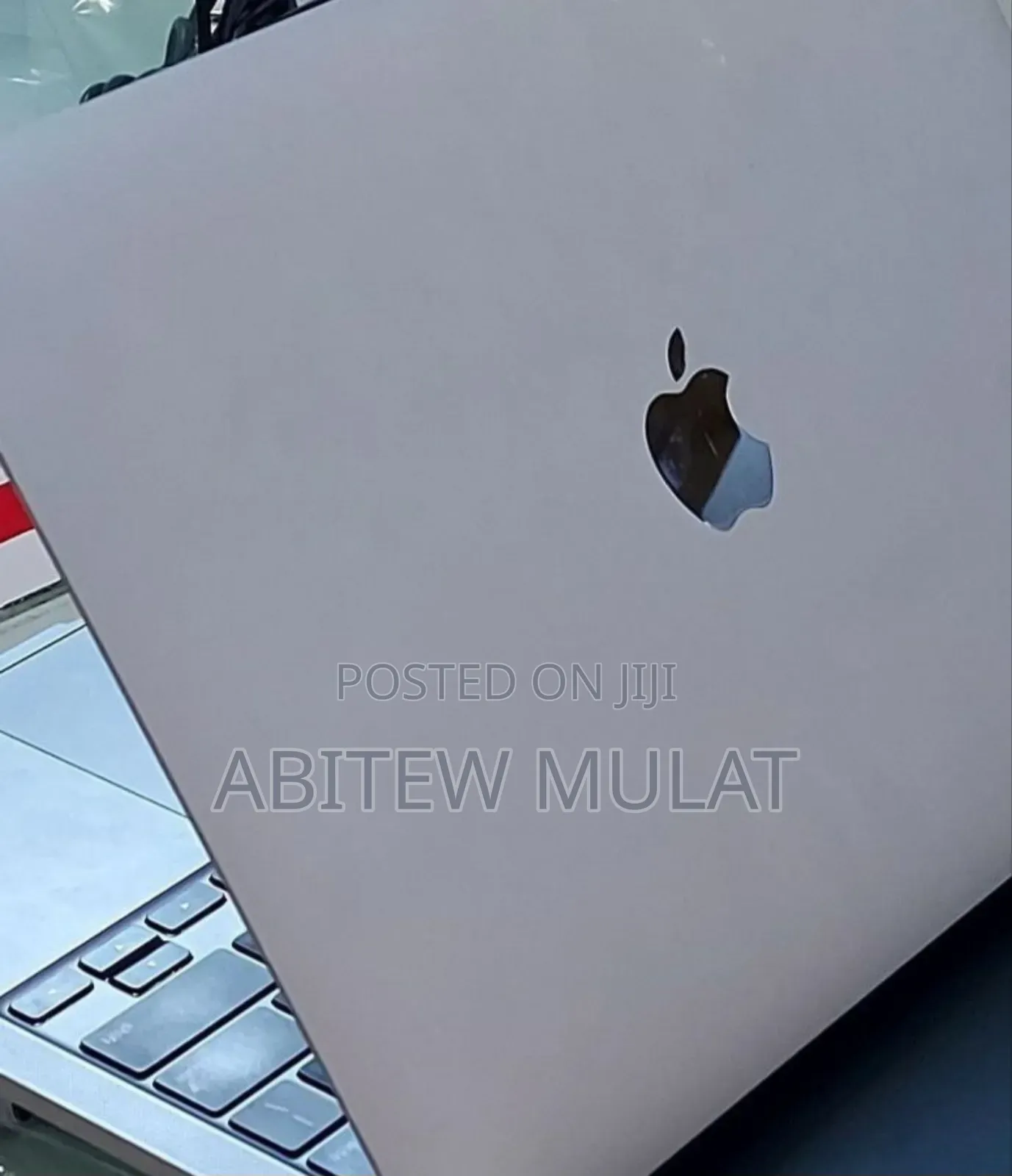 New Laptop Apple MacBook Pro 2022 M2 8GB Apple M2 SSD 256GB