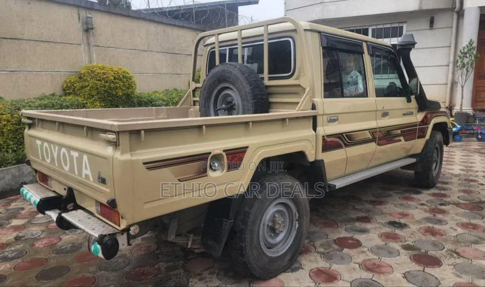 Toyota Land Cruiser 2017 Gold