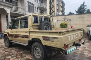 Toyota Land Cruiser 2017 Gold