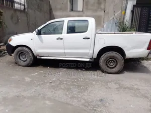 Toyota Hilux 2006 White