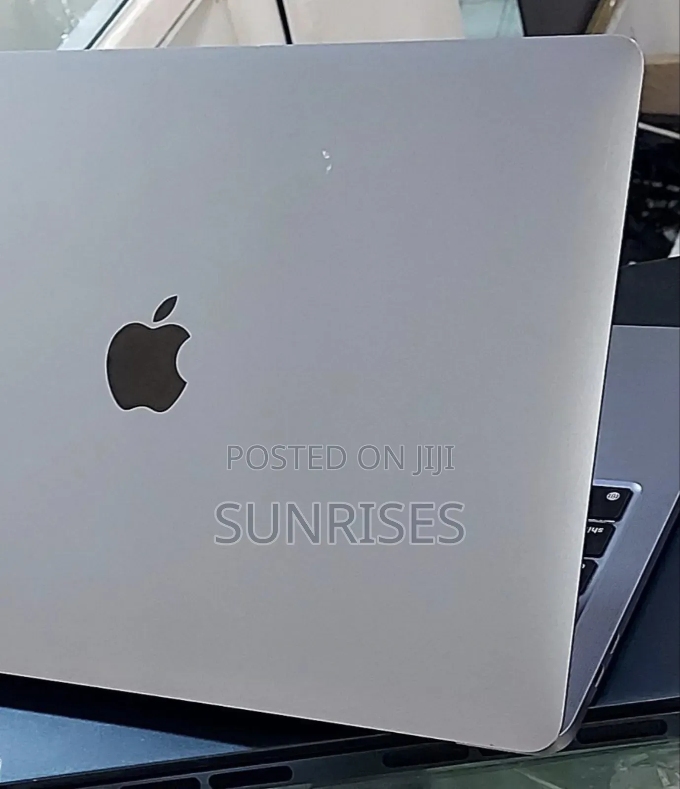 New Laptop Apple MacBook Air 2023 M2 8GB Apple M2 SSD 256GB