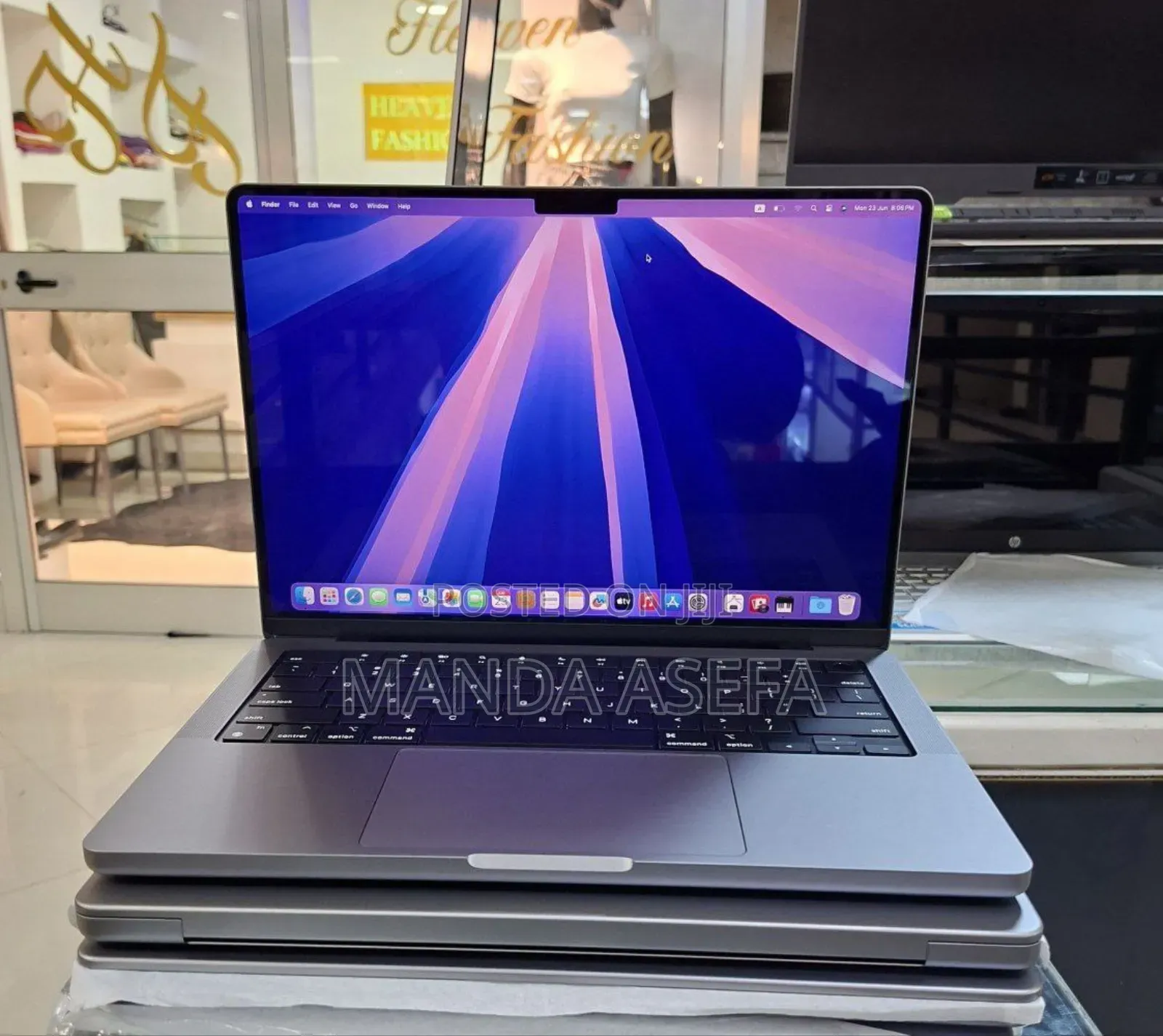 New Laptop Apple MacBook Pro M1 16GB Apple M1 Pro SSD 1T
