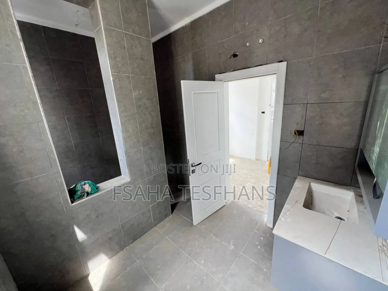 5bdrm House in G+2House, Bole for rent