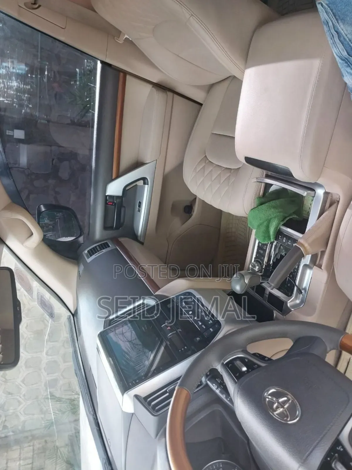 Toyota Land Cruiser 2011 Off white