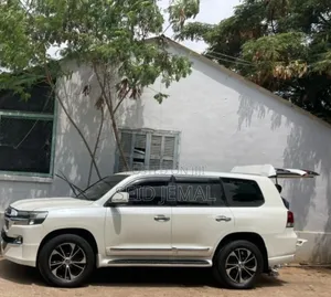 Photo - Toyota Land Cruiser 2011 Off white