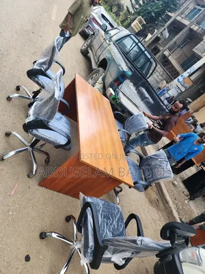 Conference Table የስብሰባ ጠረቤዛ