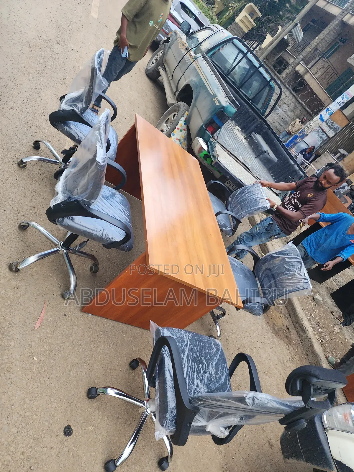 Conference Table የስብሰባ ጠረቤዛ