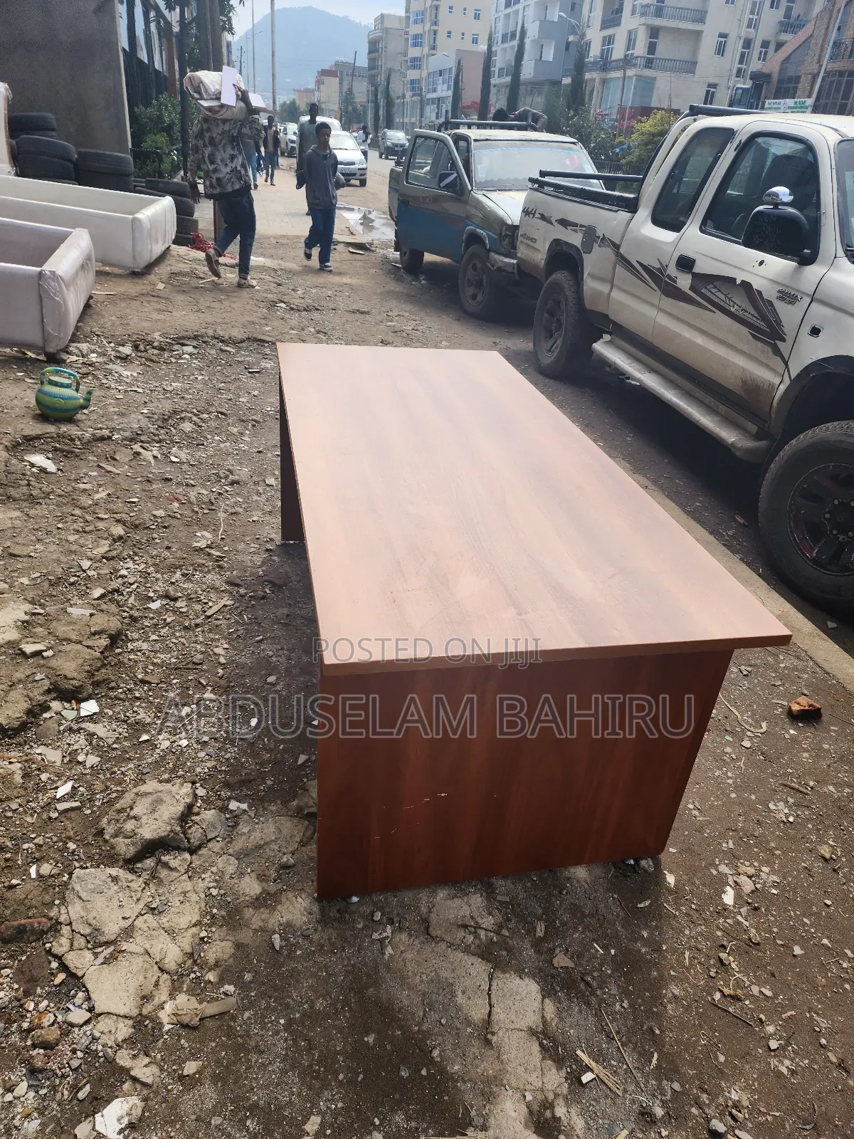 Conference Table የስብሰባ ጠረቤዛ