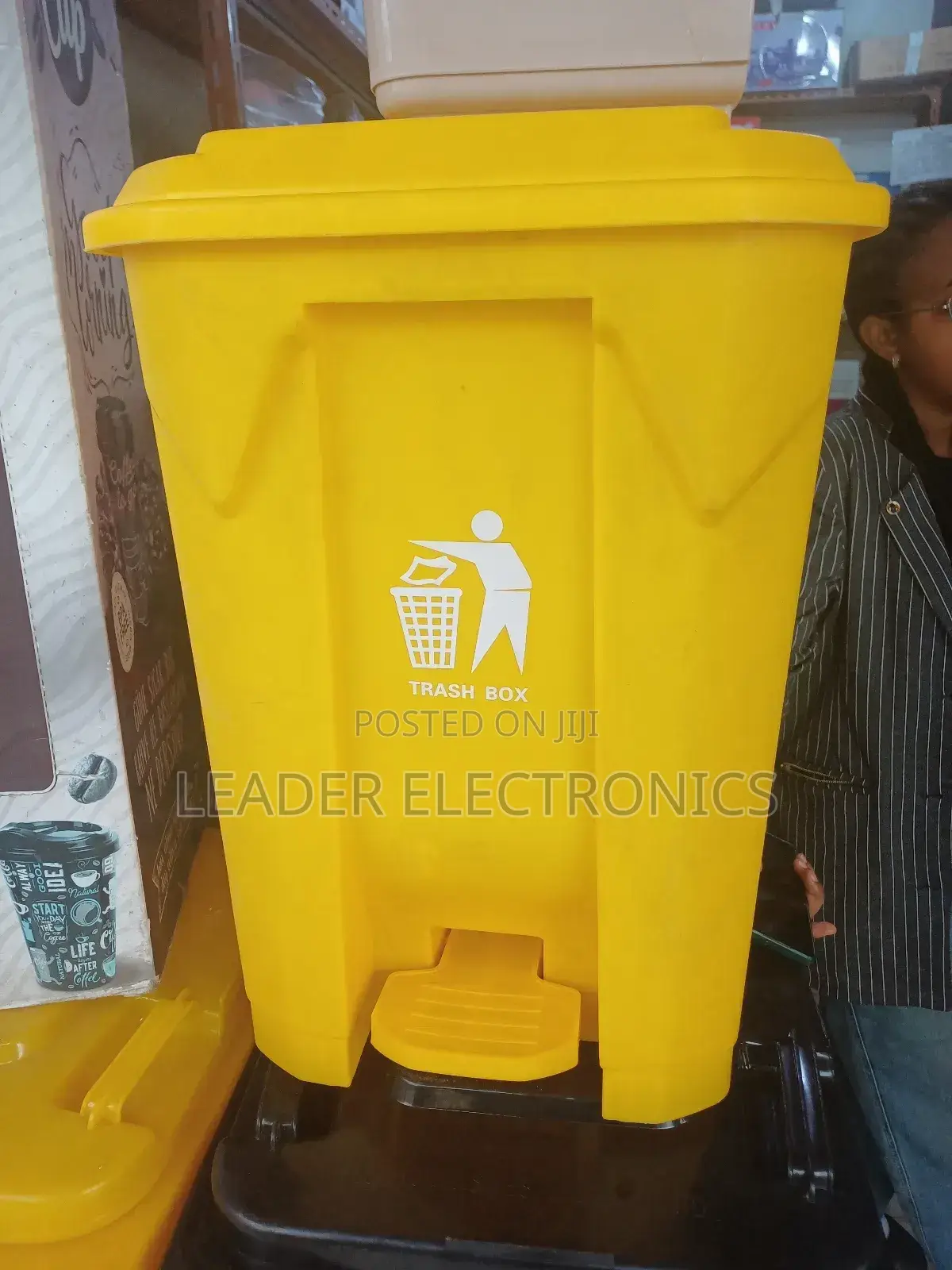 Garbage Bin ( የቆሻሻ መሰብሰቢያ)