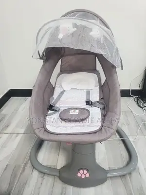 Photo - Mastela 3-in-1 Deluxe Multi-Functional Bassinet/Swing