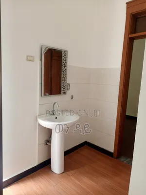 5bdrm House in Bole for sale