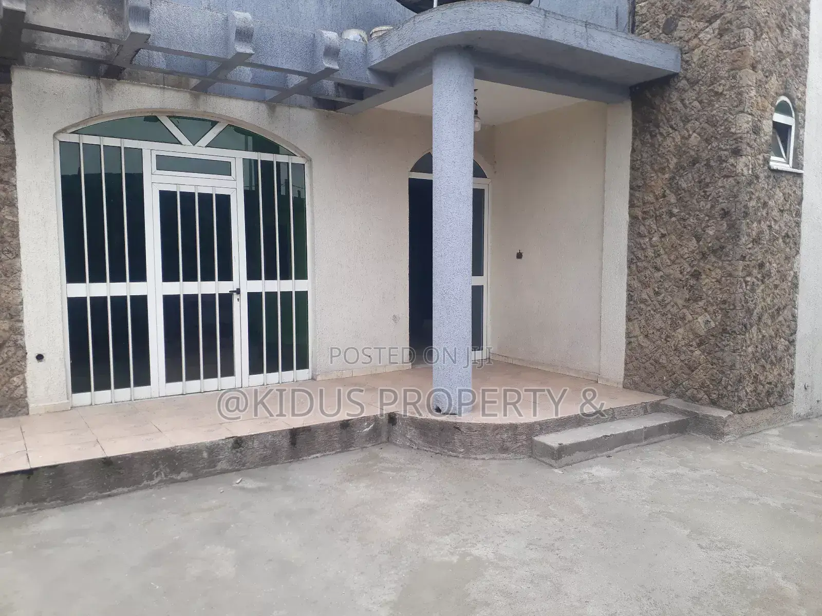 5bdrm Villa in Around Nasswe, Nifas Silk-Lafto for rent