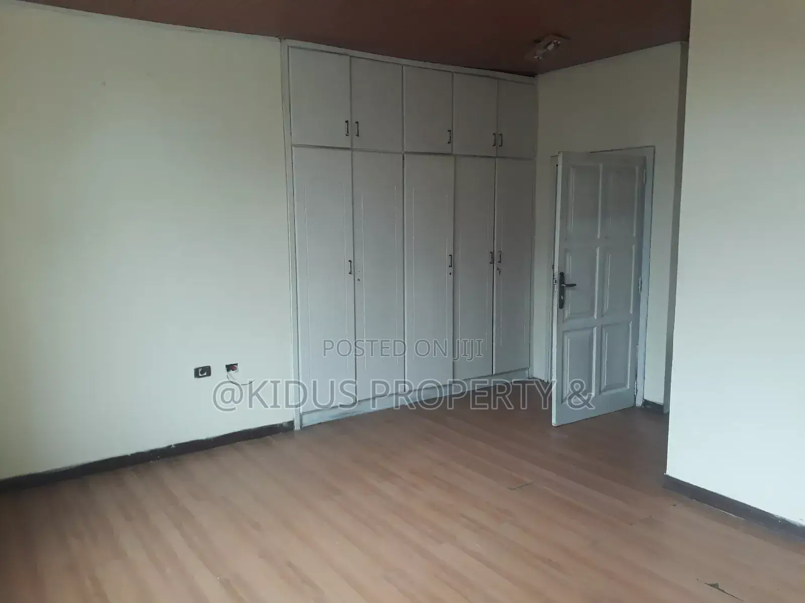 5bdrm Villa in Around Nasswe, Nifas Silk-Lafto for rent