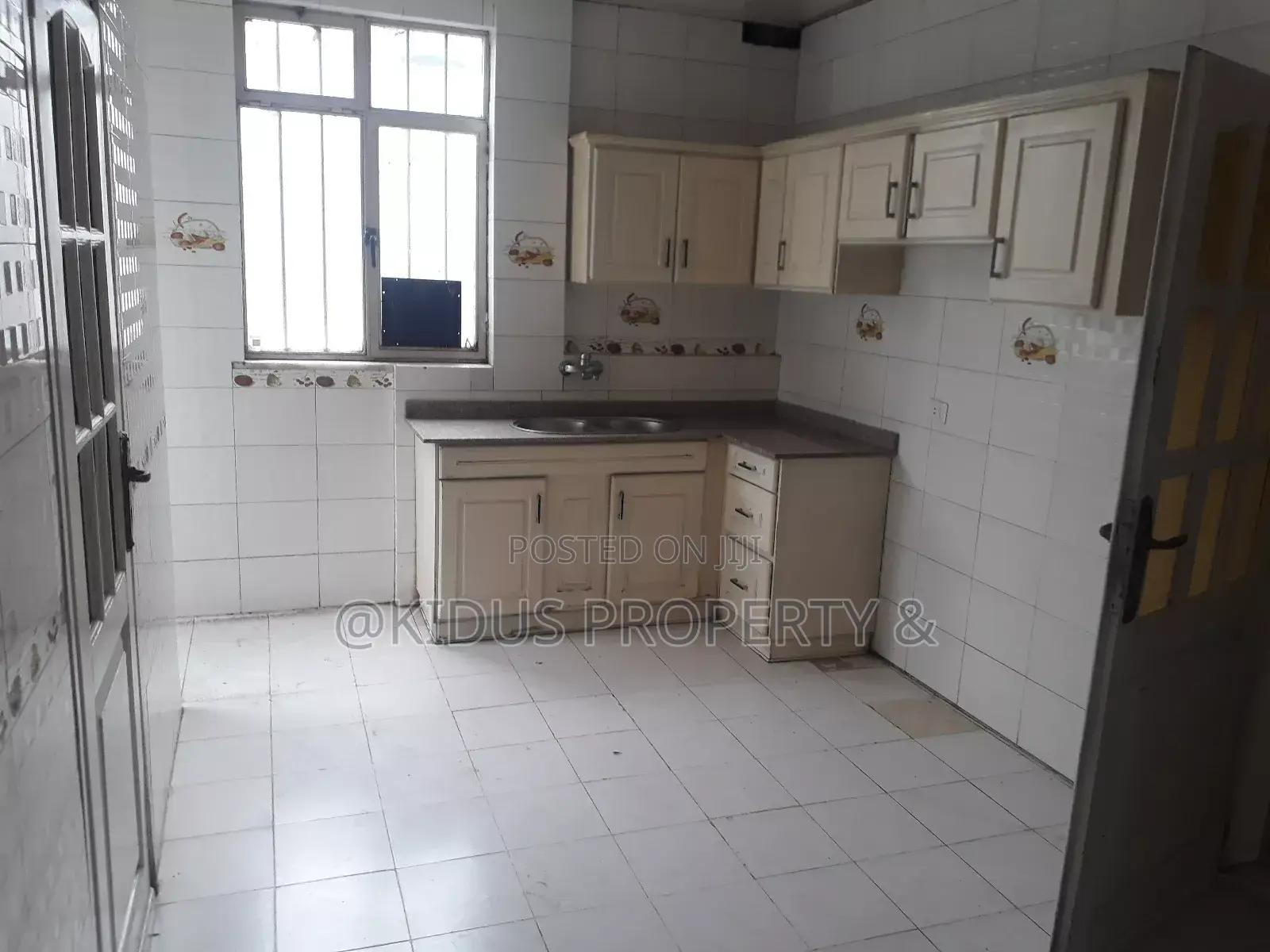 5bdrm Villa in Around Nasswe, Nifas Silk-Lafto for rent