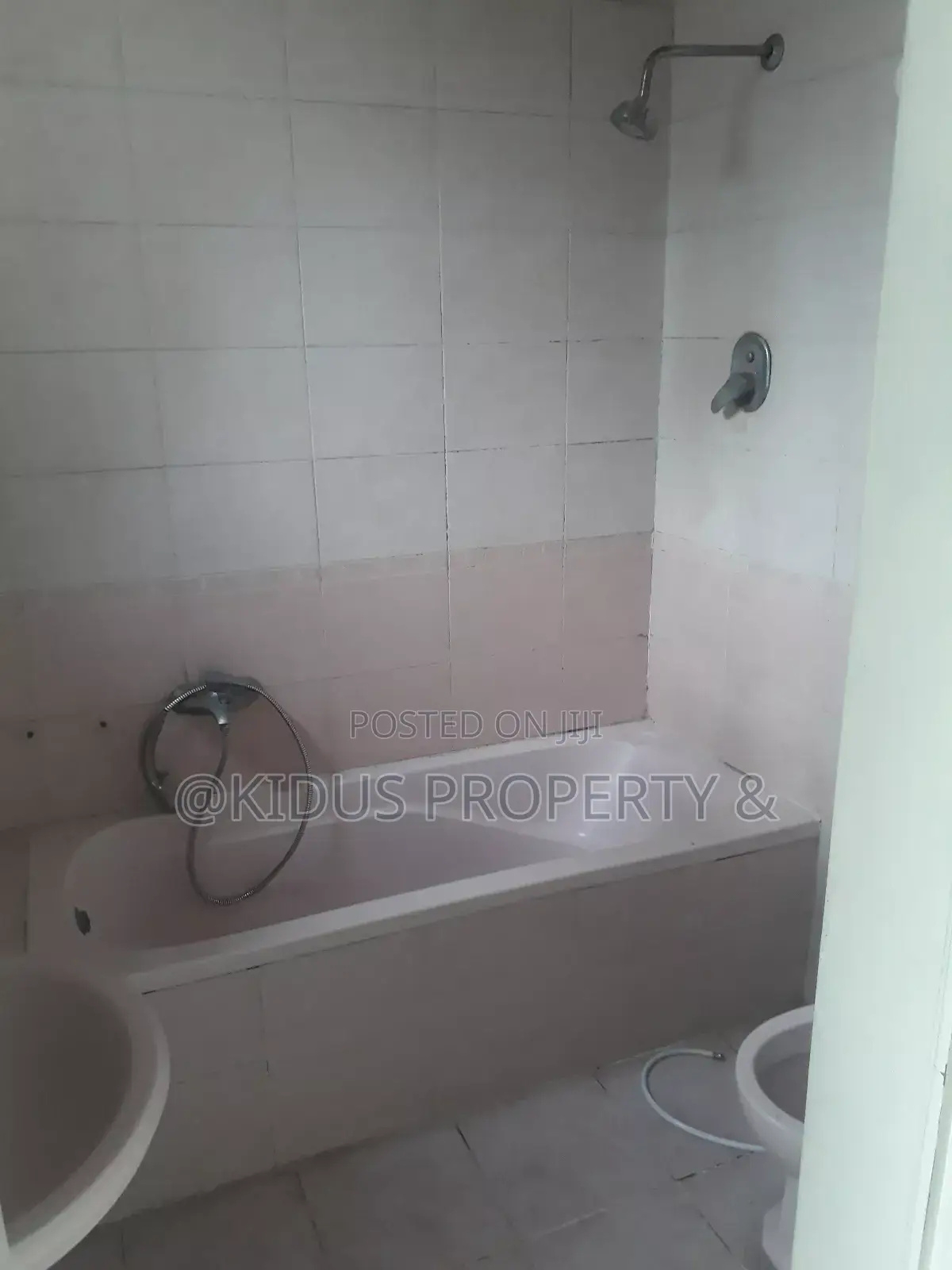 5bdrm Villa in Around Nasswe, Nifas Silk-Lafto for rent