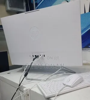 Photo - New HP 200 G4 22 All-in-One 8GB Intel Core I7 SSD 512GB