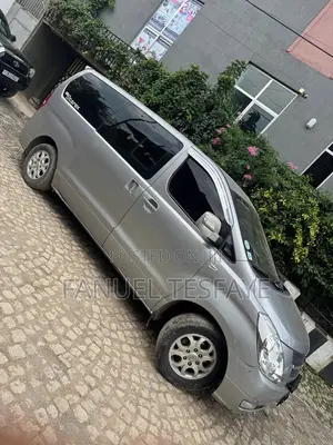 Photo - Hyundai Starex 2015 Silver