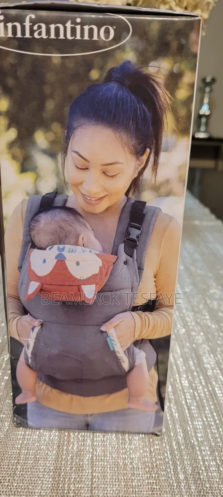 Infantino Baby Carrier (ባለ ኮፍያ)