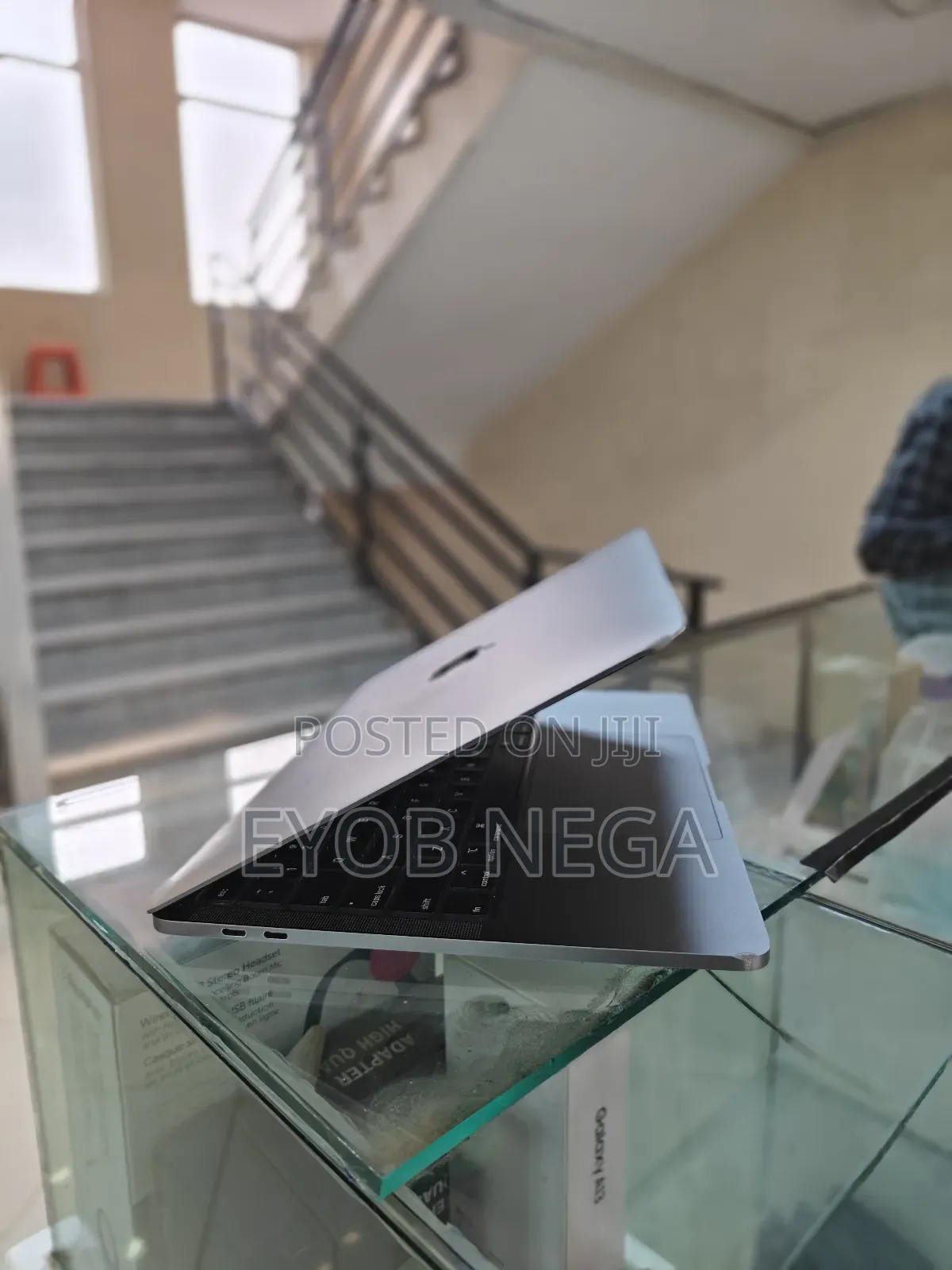 Laptop Apple MacBook Pro 2020 8GB Intel Core I5 SSD 256GB