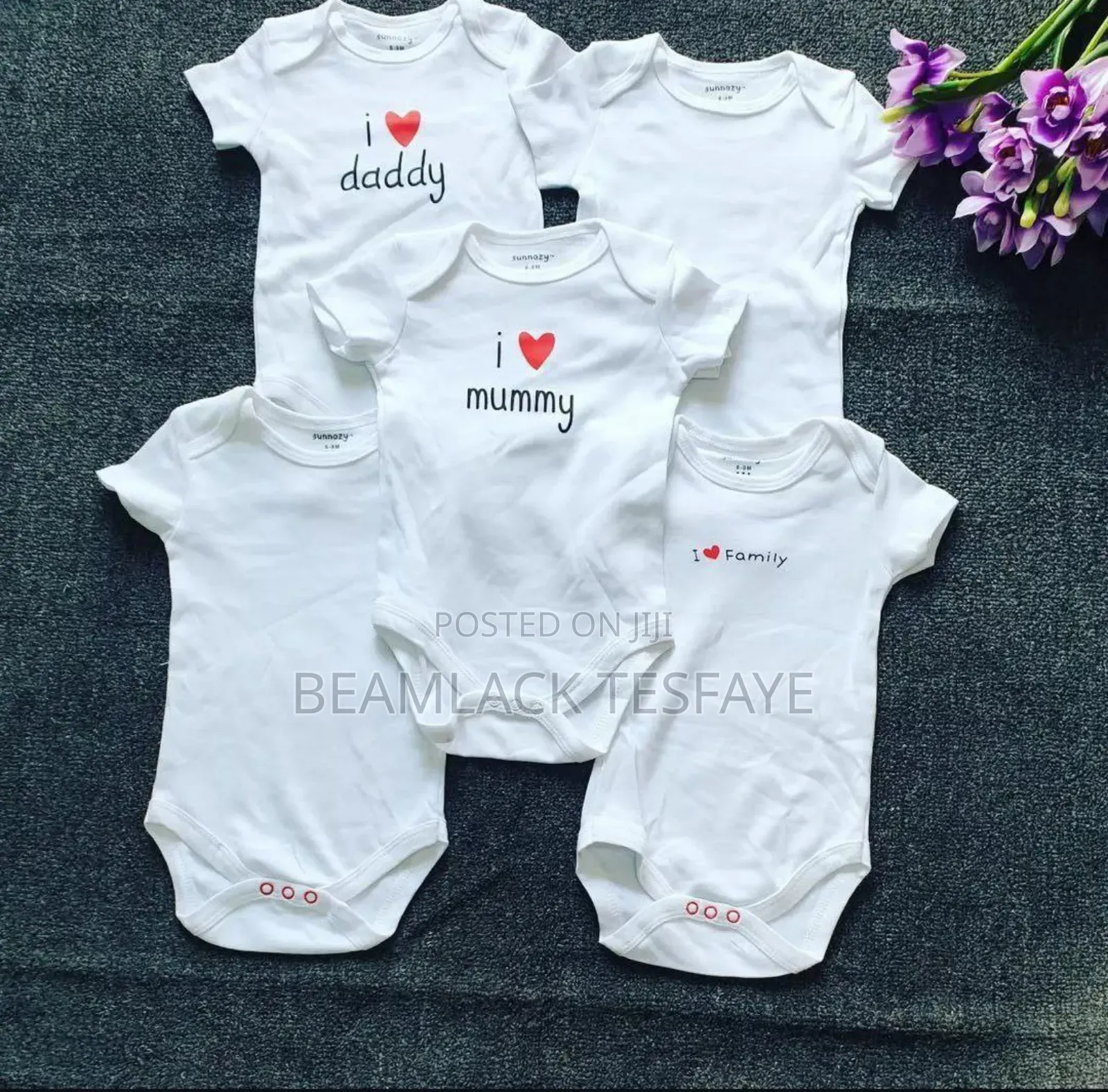 Sunnozy ብራድ የዳይፐር ቲሸርት