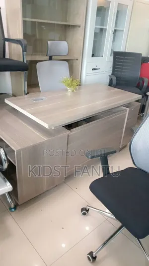Photo - Managerial Table