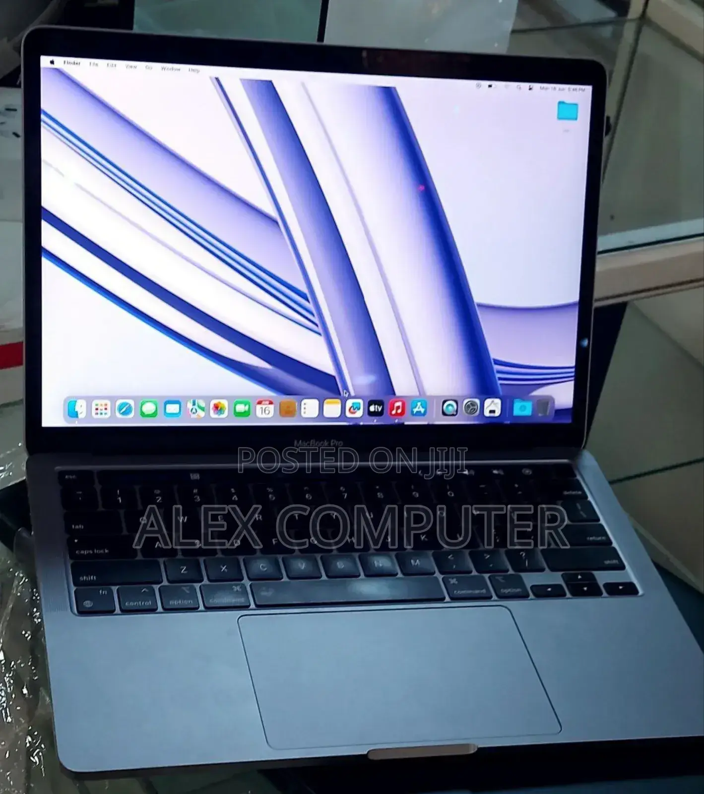 New Laptop Apple MacBook Pro 2022 M2 8GB Apple M2 SSD 256GB
