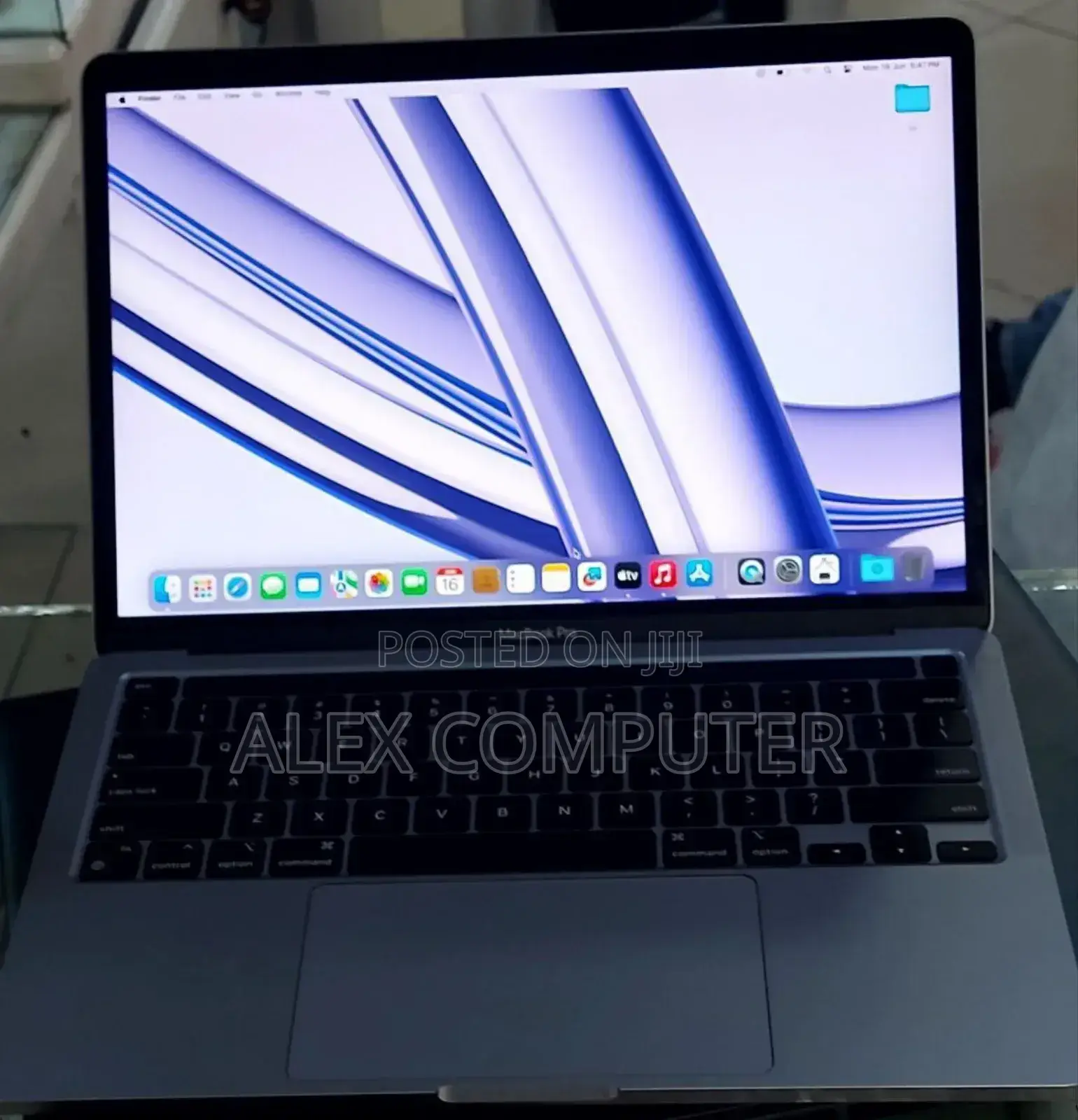 New Laptop Apple MacBook Pro 2022 M2 8GB Apple M2 SSD 256GB
