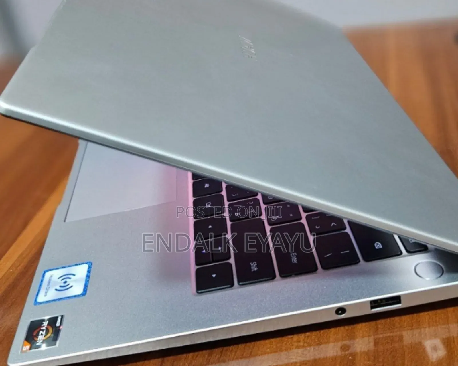 New Laptop Huawei MateBook HZ-W19 8GB Intel Core I5 SSD 512GB