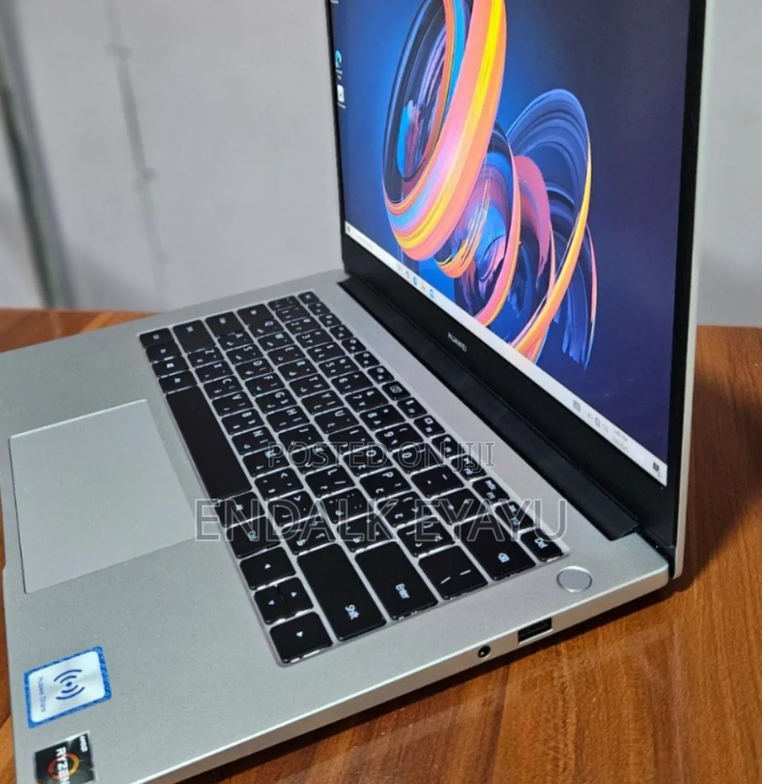 New Laptop Huawei MateBook HZ-W19 8GB Intel Core I5 SSD 512GB