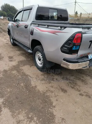 Toyota Hilux Revo Double Cab Deisel 2.4 AWD 2020 Silver