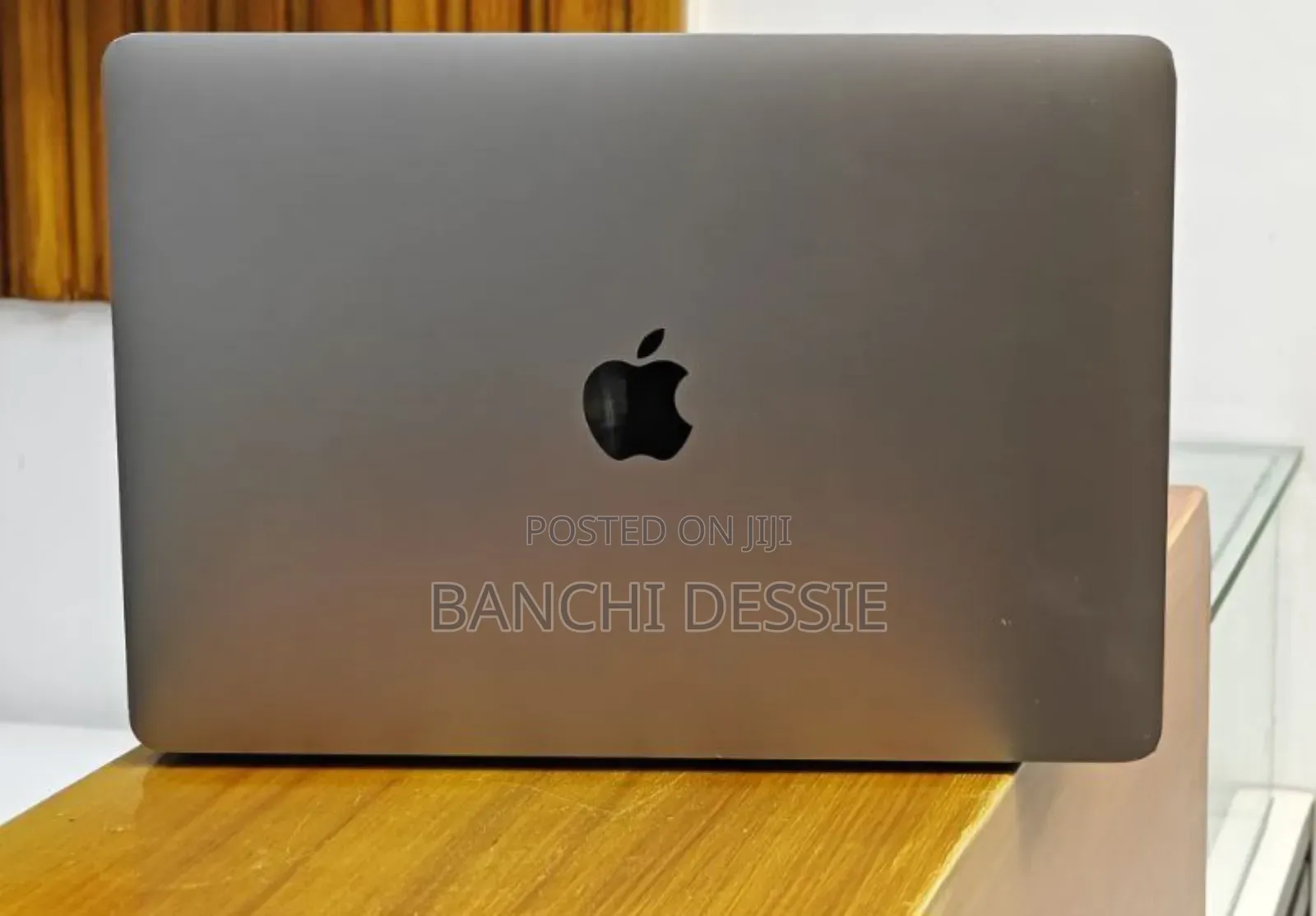 New Laptop Apple MacBook 2020 8GB Intel Core I5 SSD 256GB