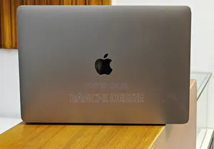 New Laptop Apple MacBook 2020 8GB Intel Core I5 SSD 256GB