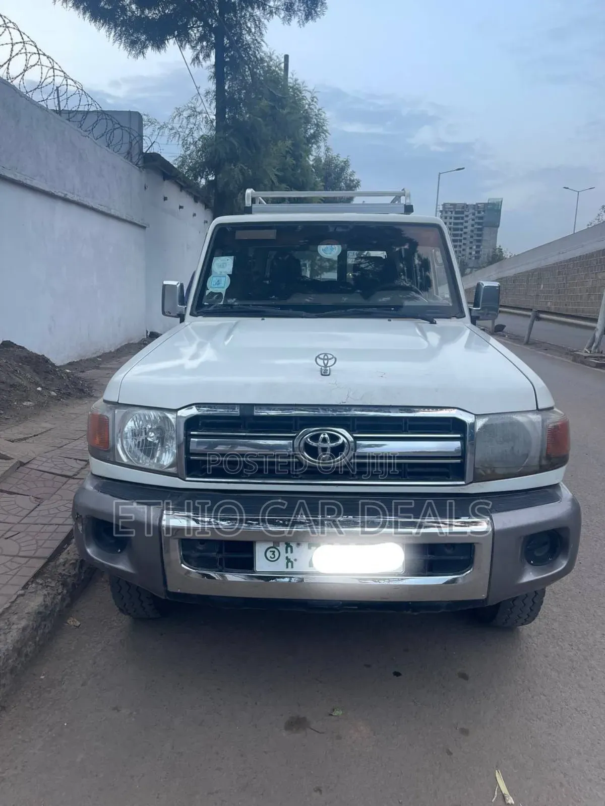 Toyota Land Cruiser 2011 White