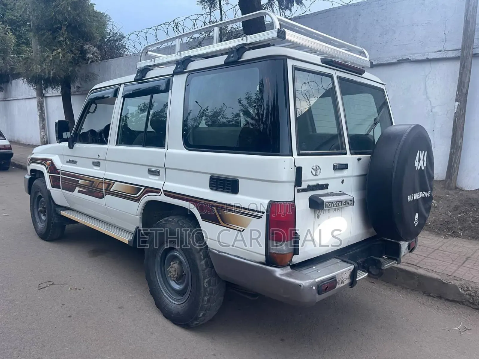 Toyota Land Cruiser 2011 White