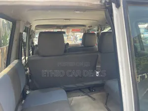 Toyota Land Cruiser 2011 White