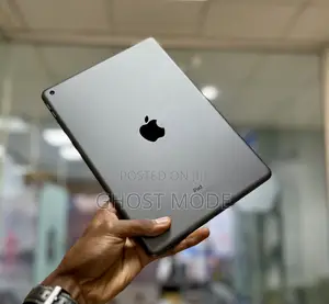 Photo - Apple iPad 10.2 (2021) 64 GB Gray